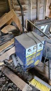 lot 111 image: Napa heavy duty battery charge, Saw...