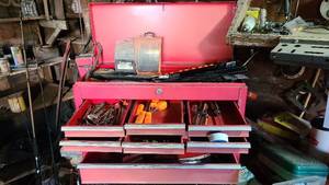 lot 105 image: Red tool chest filled with vauable ...