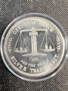 1 TROY OZ .999 FINE SILVER 1993 SILVER TRADE UNIT ROUND