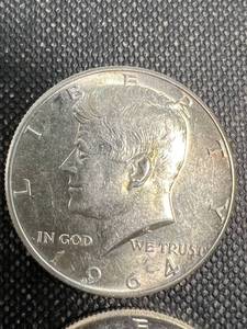 GROUP OF 2 US KENNEDY HALF DOLLARS 1964