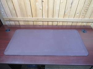 lot 26 image: Anti-Fatigue Floor Mat - Burgandy