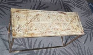 lot 23 image: Sofa Table