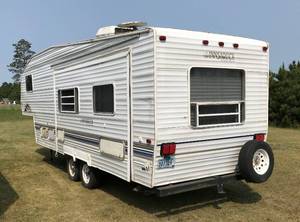 lot 4 image: 2000 Gulfstream Innsbruck 28 5th-Wheel Camper