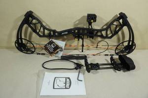 lot 32 image: Bear Archery Legit Compound Bow - Right Hand - 3050#