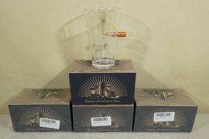lot 47 image: 4 Lucky Shot Beer Pint Glasses with Bullet Land of the Free