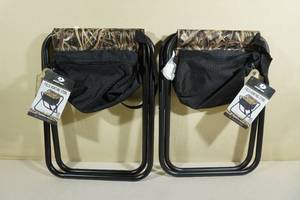 lot 54 image: 2 Mossy Oak Field Hunting Stools