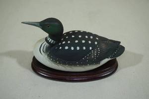 lot 91 image: Vintage Porcelain Loon