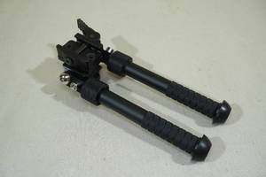 lot 17 image: Adjustable Height Bipod