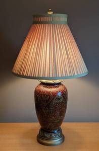 Elegant Red and Gold Ceramic Table Lamp