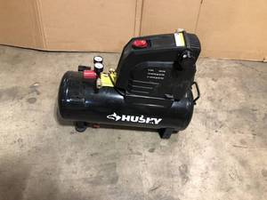 Husky 8G 150 PSI Hotdog Air Compressor  Customer Returns See Pictures