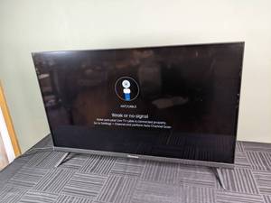 lot 33 image: Hisense 32 LED LCD Television