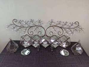 lot 32 image: Beautiful Collection of Mirrored and Glass Home Decorative Items