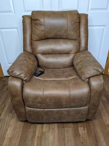 lot 11 image: Faux Leather Electric Power Lift Recliner