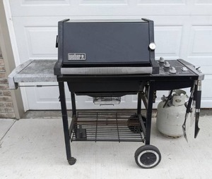 lot 3 image: Weber 3 Burner Gas Grill