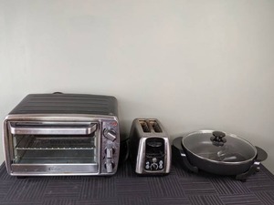 lot 41 image: Oster Toaster Oven, GE 2-Slice Toaster, and Electric Skillet with Lid