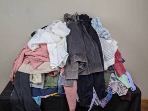 lot 51 image: Various Sized Womens Clothing