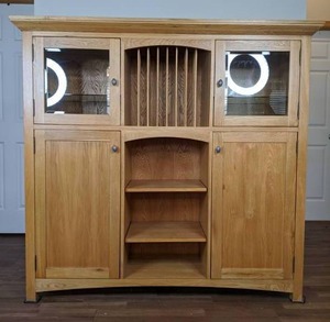 lot 12 image: Classic Natural Oak 64 China Cabinet