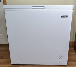 lot 6 image: Magic Chef 7.0 cu ft. Chest Freezer