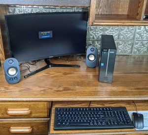 lot 5 image: Acer Aspire XC-603G Desktop Computer With Monitor, Keyboard, Speakers and Mouse