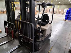 lot 2 image: Crown 36V 510Ah Battery-Powered Forklift SC5215-30 with Industrial Battery Charger 36V 750Ah 18-cell 3-Phase 208-240V