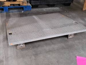 lot 9 image: Dock Plate