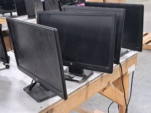 lot 190 image: Lot of (4) HP 21 Computer Monitor W2071d with Stand