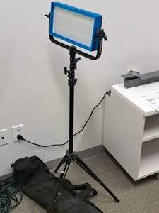 lot 267 image: Dracast LED 500 Pro Series Light Panel with Stand and Case