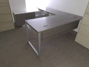 lot 286 image: U-Shape Office Desk 2-piece