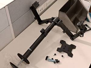 lot 320 image: Wali Dual-Monitor Computer Monitor Stand