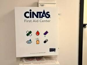 lot 387 image: Lot of (1) Cintas Wall-Mount First Aid Cabinet