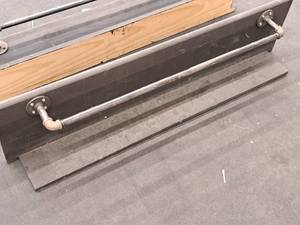 lot 390 image: Shelf