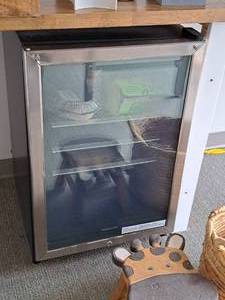 lot 392 image: Frigidaire Refrigerator