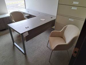 lot 400 image: Lot of (2) Office Chairs