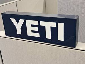 lot 694 image: Yeti Display