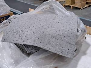 lot 406 image: Lot of (50) l Oil Mats