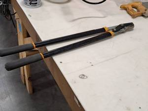 lot 435 image: Fiskars Bypass Loppers