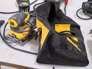 lot 442 image: DeWalt 14 Sheet Palm Sander DWE6411 with Carry Bag