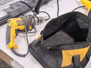 lot 444 image: DeWalt VSR 12 Hammerdrill DW511