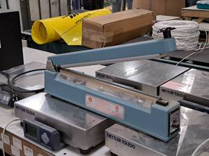 lot 473 image: KF 670W Heat Sealer KF-400HC
