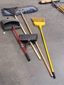 lot 539 image: Dust Broom, Broom, Floor Dust Pan, Dust Pan, Leaf Rake