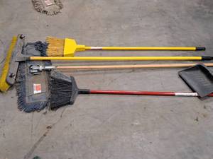 lot 544 image: (2) Brooms, Push Broom, Dust Pan, Floor Duster