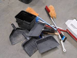 lot 547 image: Lot of (11) Dust Pans, Dusters, Trash Can