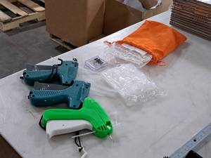lot 580 image: Lot of (3) Tagging Guns with Refills and Spare Needles