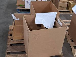 lot 598 image: Lot of (1 Pallet) White Plastic Bags