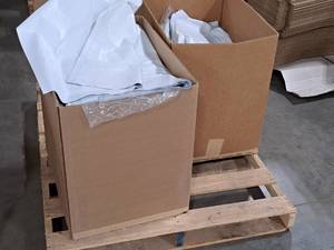 lot 599 image: Lot of (1 Box) White Plastic Bags 24x24