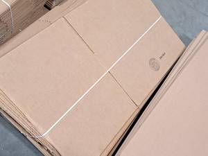 lot 616 image: Lot of (1 Bundle) Cardboard Flats 24x18x4