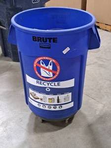 lot 625 image: Rubbermaid Brute Commercial Plastic Rolling Trash Can 36x24