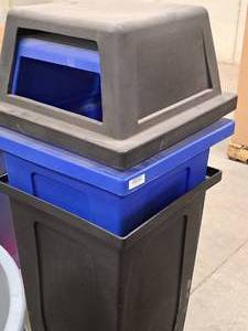 lot 630 image: Lot of (2) Plastic Trash Cans 24x24x41 with Lid