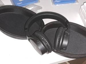 lot 651 image: Sharper Image Stereo Headphones