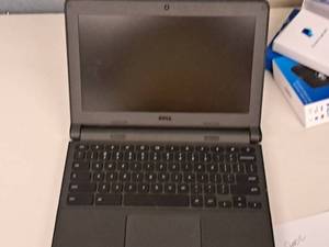 lot 200B image: Dell 12 Laptop Computer 2QXBLF2